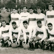 Formación del CD Tenerife en su visita a Badalona, para una eliminatoria de Copa. De izquierda a derecha, Gómez, Felipe, Martínez, Álvaro, Evaristo, Borredá (de pie), Paquillo, Gilberto, Lorenzo, Martín y José Juan (ACAN)