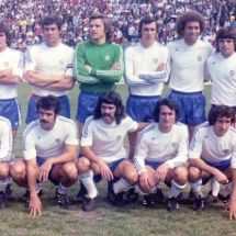 Formación blanquiazul, el 22 de febrero de 1976, ante el Ensidesa. De izquierda a derecha, Juan Miguel, Molina, Lanas, Hugo Fernández, Montero Castillo, Pepito (de pie), Toño, Gilberto, Jorge, Illán y García Murcia (ACAN)