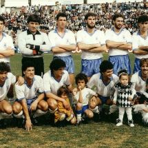 Formación blanquiazul, el 17 de febrero de 1985, cuando recibió al Cartagena. De izquierda a derecha, José Ramón, Aguirreoa, Quique, Boro, Ordoqui, Paco (de pie), Lasaosa, Cundo, Toño, Kiko y Chalo (ACAN)