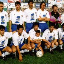 El Tenerife 91-61 forma con Julio Llorente, Berges, Toni, Redondo, Manolo, Revert (de pie), Felipe, Chano, Toño, Pizzi y Antonio Mata.