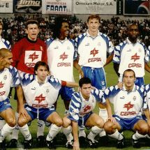 Formación del CD Tenerife en el curso 97/98. Llorente, Unzue, Emerson, Jokanovic, Vierklau, Domingos (de pie); Alexis Suárez, Felipe, Dani, Pinilla y Slovak