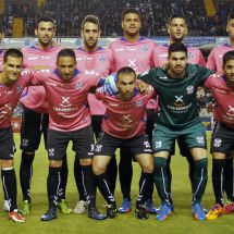 El Tenerife 13-14 empata en Riazor ante el Deportivo (1-1) con Moyano, Ricardo, Carlos Ruiz, Aridane, Édgar, Bruno (de pie); Íñigo Ros, Suso, Ayoze Díaz, Roberto y Ayoze Pérez.