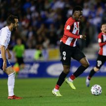 Carlos Ruiz persigue a Iñaki Williams durante el Tenerife-Athletic Club de la Copa del Rey.