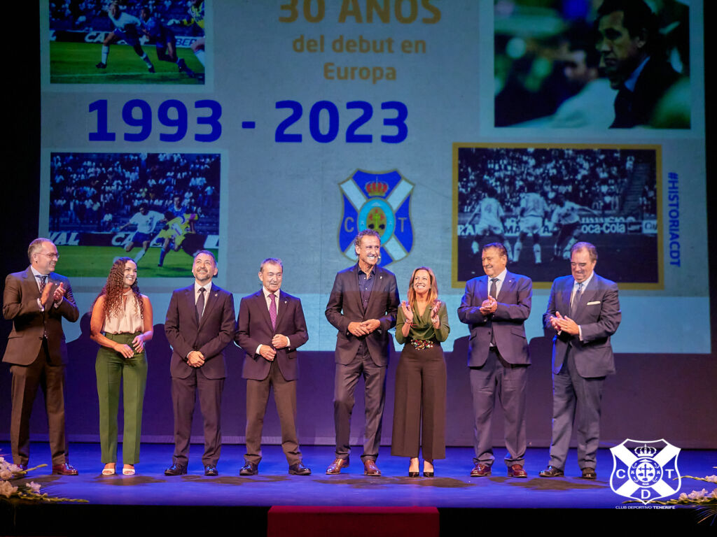 Jorge Valdano, insignia de oro y brillantes del CD Tenerife